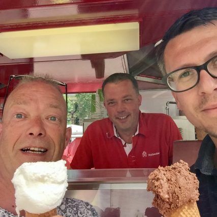 Goedkoop online 8 Nico Kranenburg en Thijs Wieringa van Pixelsz lanceren nieuw webdesign voor Hollander IJs uit Groningen
