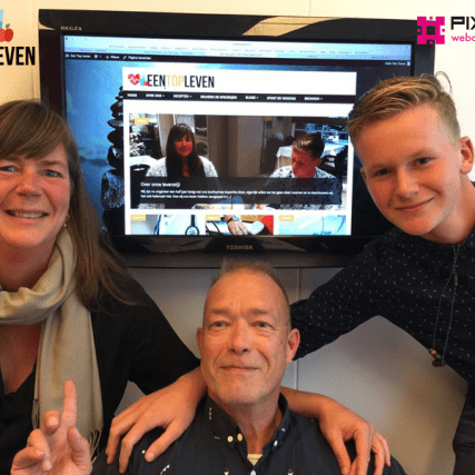 Goedkoop online 7 Xandra en Tobias Top met Nico Kranenburg bij de lancering van hun nieuwe website